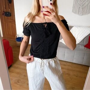 AMISU Black Off-Shoulder Crochet Tassel Detail Top 🖤